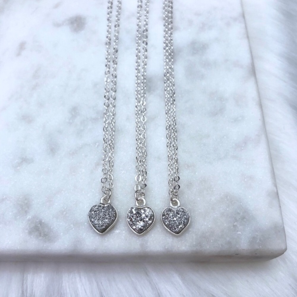 🎉13XHP🎉 Silver Druzy Heart Necklaces